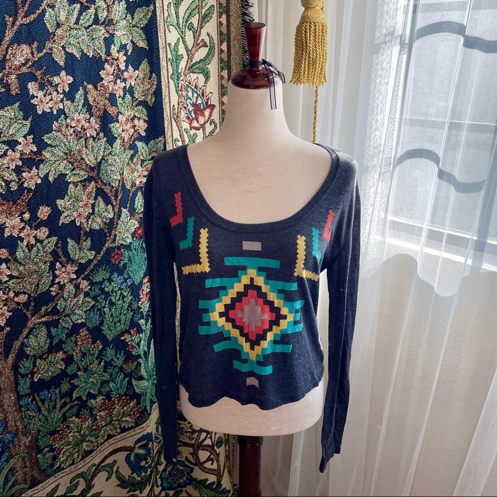 Urban Outfitters Charcoal Gray Cropped Long Sleeve Sweater w/ Geometric Print